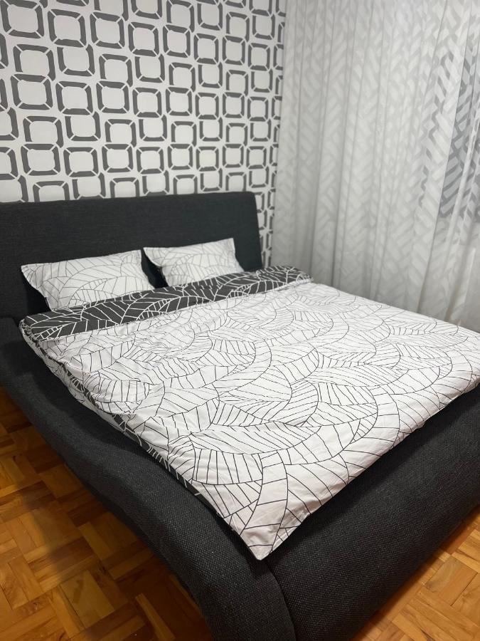 Mona Apartment Taxi#Airport #Parking#Bucharest#Therme أوتوبين المظهر الخارجي الصورة